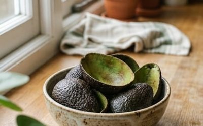 Als je avocadoschillen hebt, heb je een schat: 4 manieren om ze te hergebruiken in plaats van weg te gooien